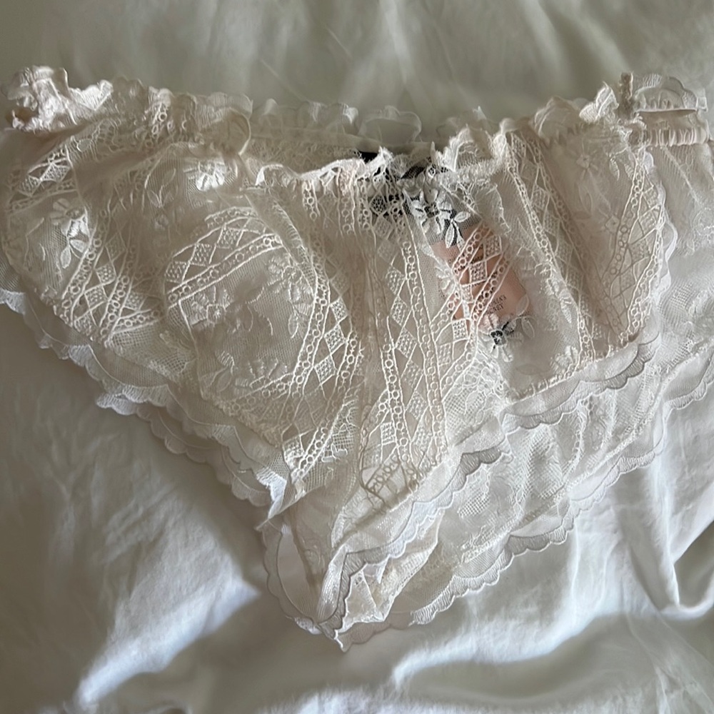 NWT VS Beautiful Lace Shorts